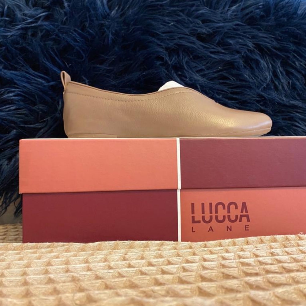 LUCCA LANE – Bayla Round Toe Flat